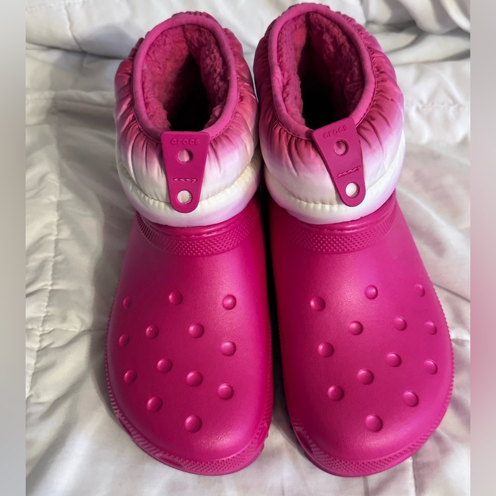New Croc boots fuchsia pink size 7.